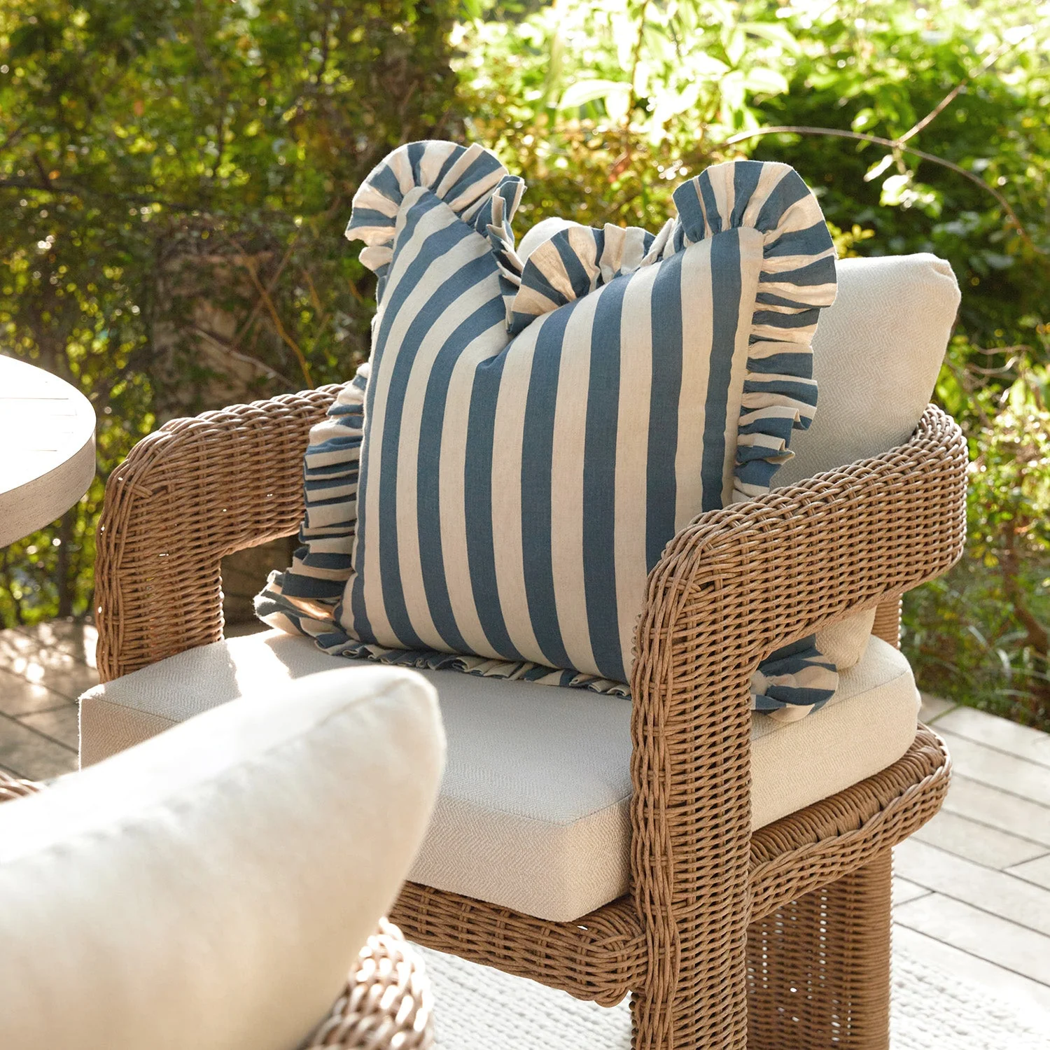 Stanford Round Wicker Outdoor 4-Seater Round Dining Set, Natural - Image 5