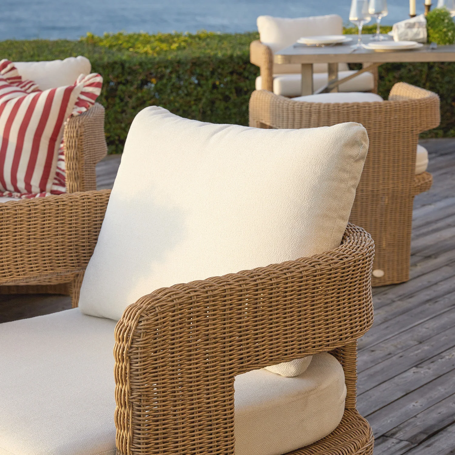 Stanford Round Wicker Outdoor 5-Seater Sofa Set, Natural - Image 5