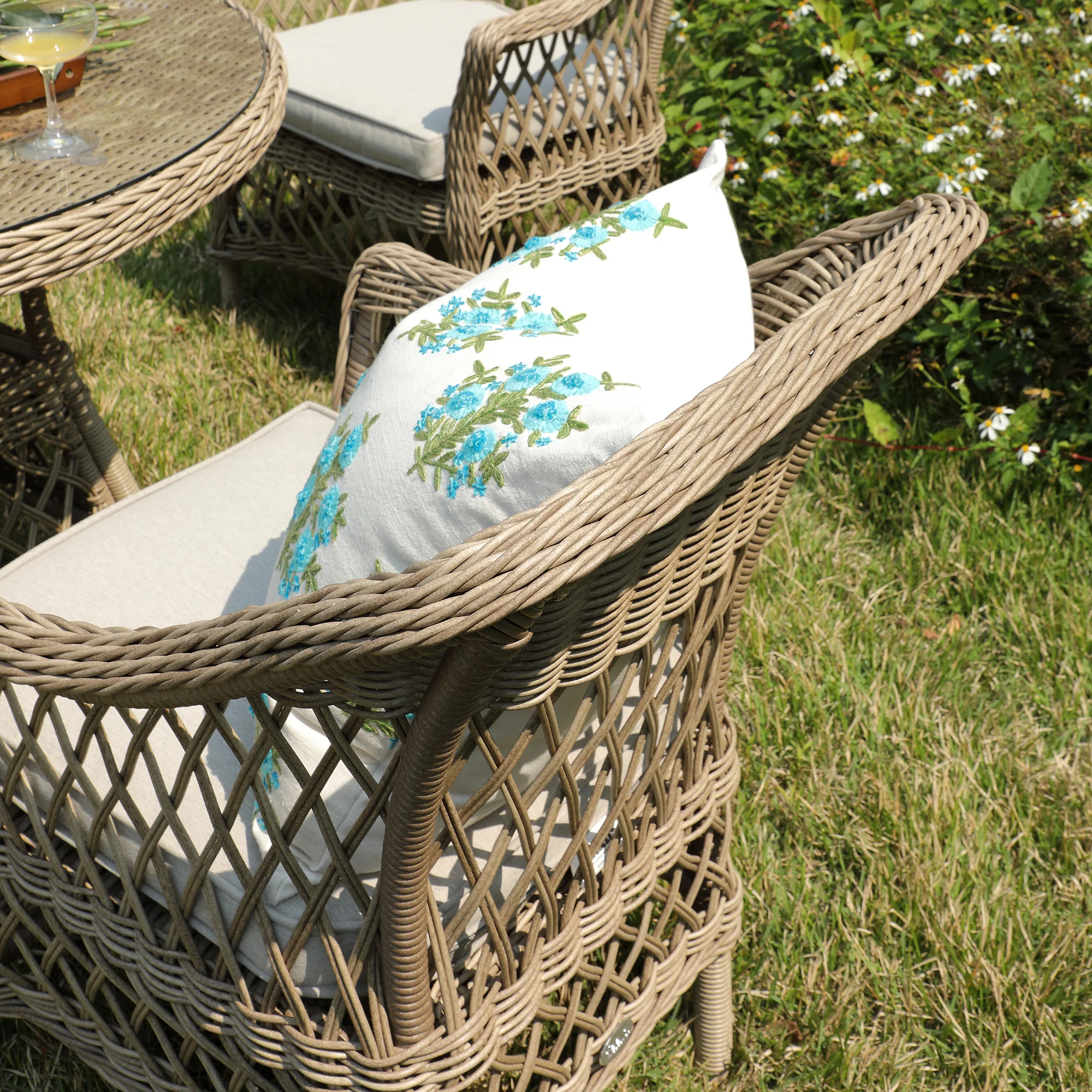 Willowbrook Lattice Weave Rattan 4-Seater Round Dining Set, Natural - Image 7