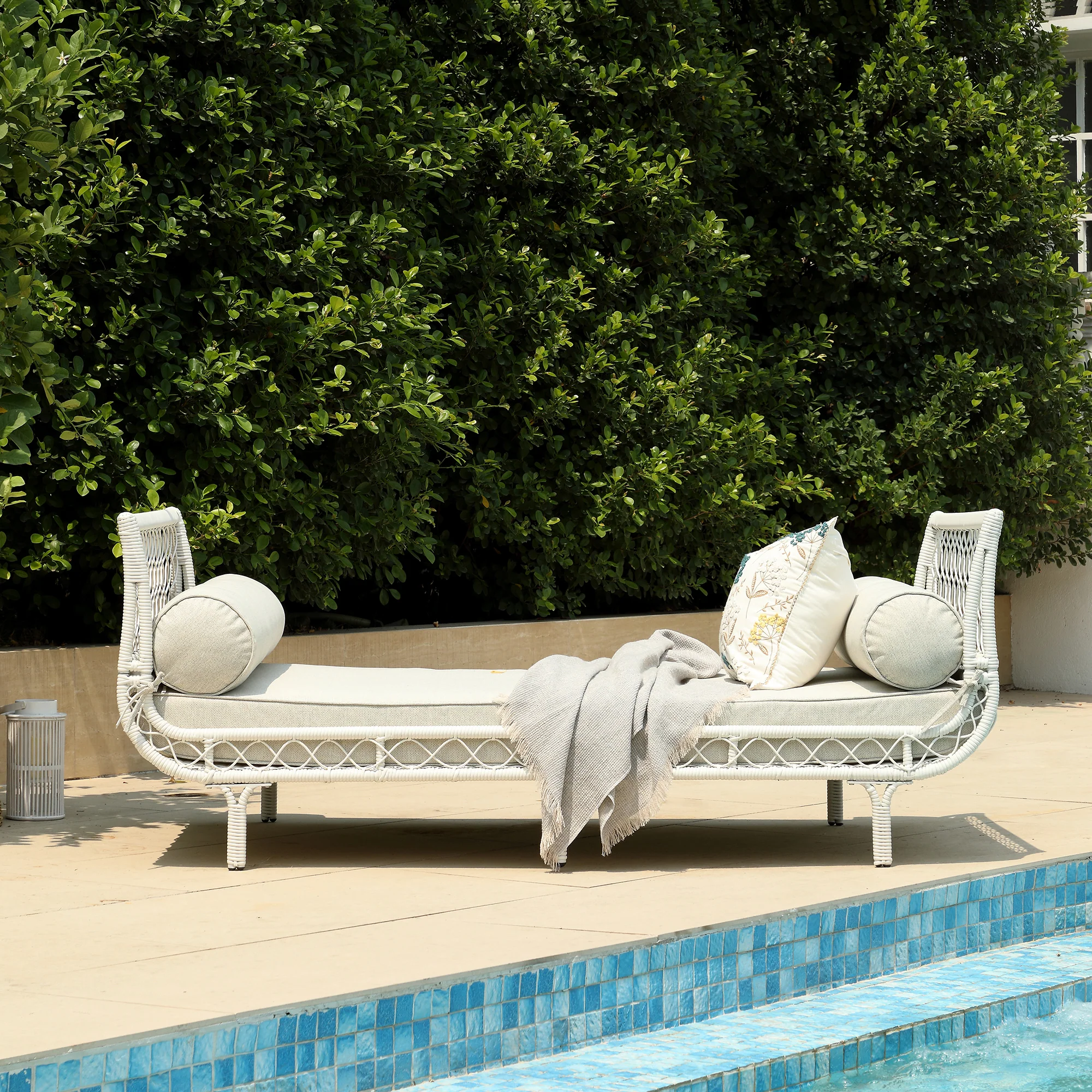 Willowbrook Lattice Weave Rattan Daybed, White - Image 4